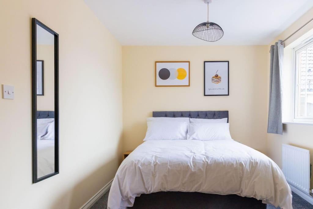 Stylish 3 Bedroom And Free Parking Thamesmead  Kültér fotó