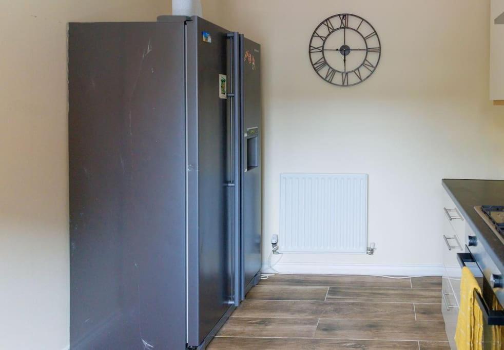 Stylish 3 Bedroom And Free Parking Thamesmead  Kültér fotó