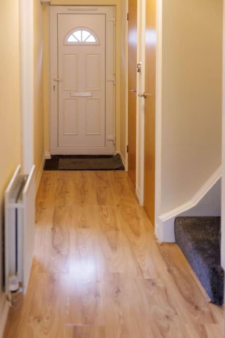Stylish 3 Bedroom And Free Parking Thamesmead  Kültér fotó